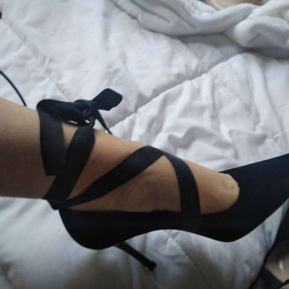 Banana Republic Velvet tie up heels - Picture 4 of 6